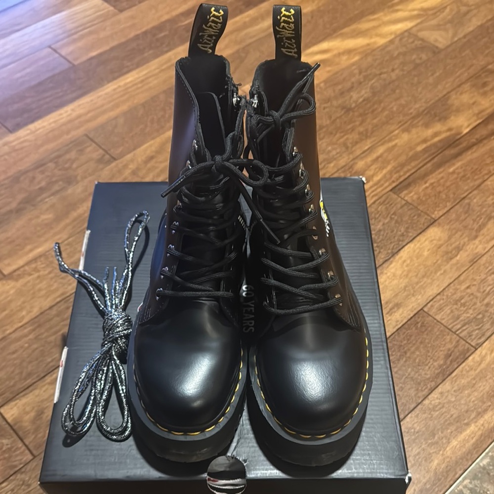 Dr. Martens x Hello Kitty Black Leather Boots - Picture 2 of 4